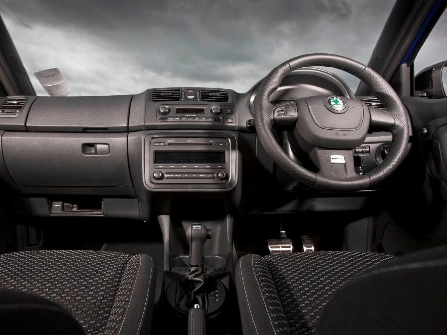  Skoda Fabia RS 2010 года  (UK) (фото 4 из 30)